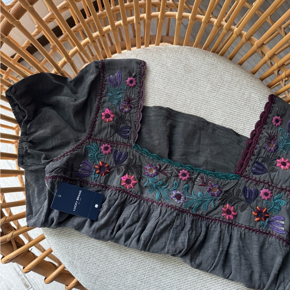 NWT Lucky Brand - Embroidered Gray Blouse with Floral Design - Picture 3 of 7